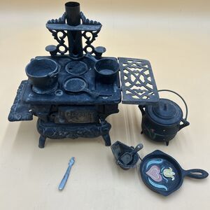 Vintage CRESCENT Cast Iron Salesman Sample Miniature Stove & Accessories